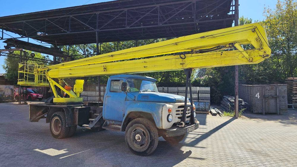 Продається АВТОВИШКА ЗІЛ 130 1982 Машина повністю на ходу сів поїхав