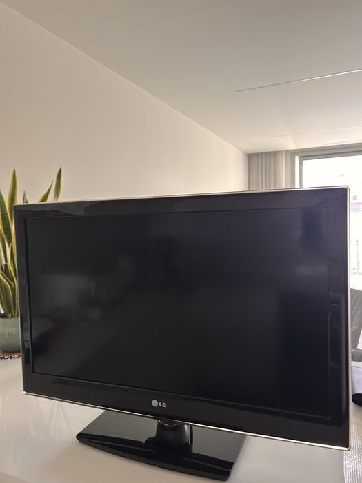 LG 32” LED Full HD – Excelente Estado