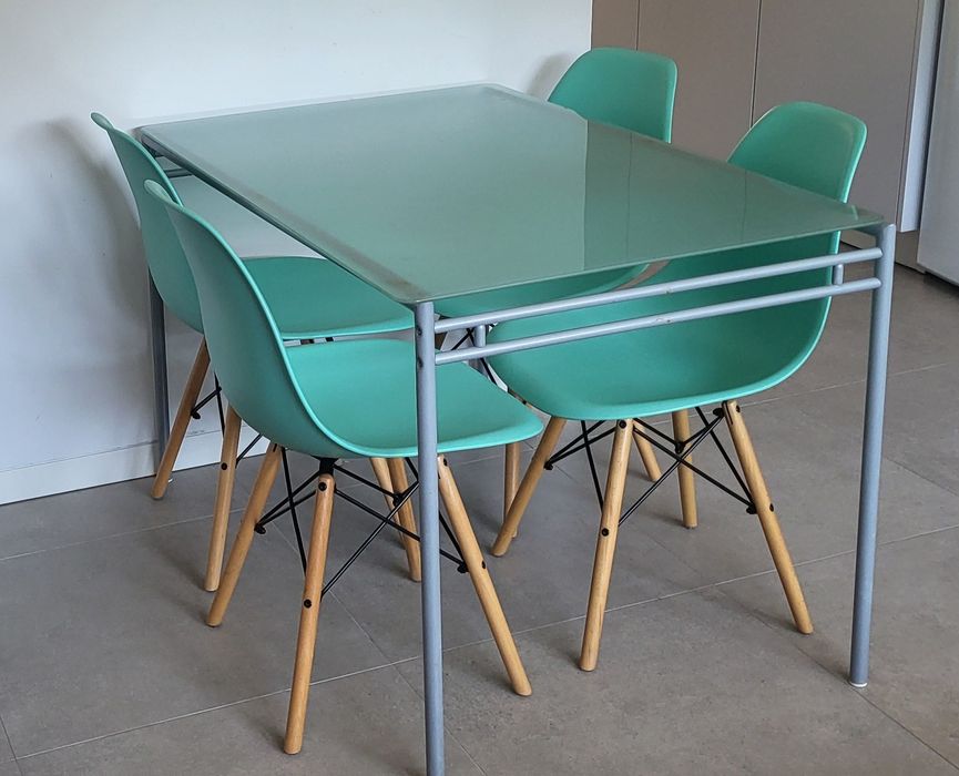 Mesa vidro e 4 cadeiras