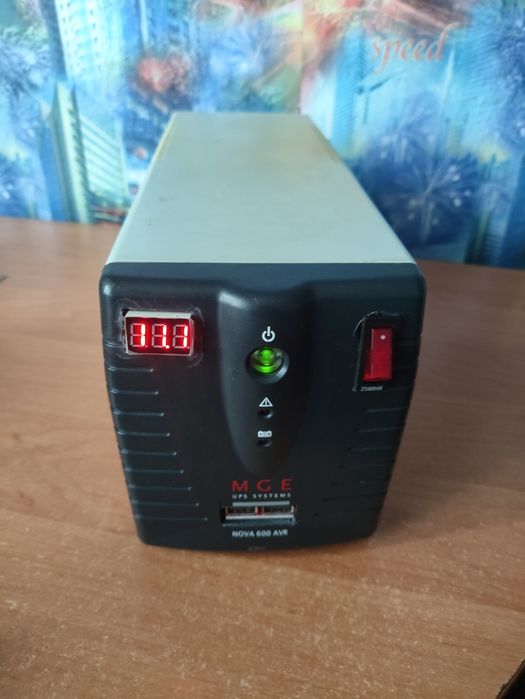 Інвектор, станція , безперебійне світло 220v заряджається за 2 години