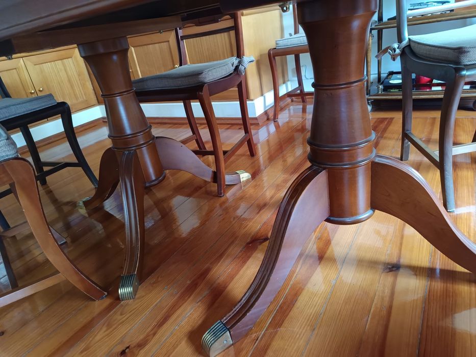 Mesa de Jantar em “cerejeira”