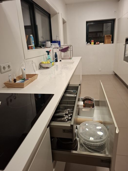 Cozinha MOB em excelente estado | Silestone + Eletrodomésticos Electrolux