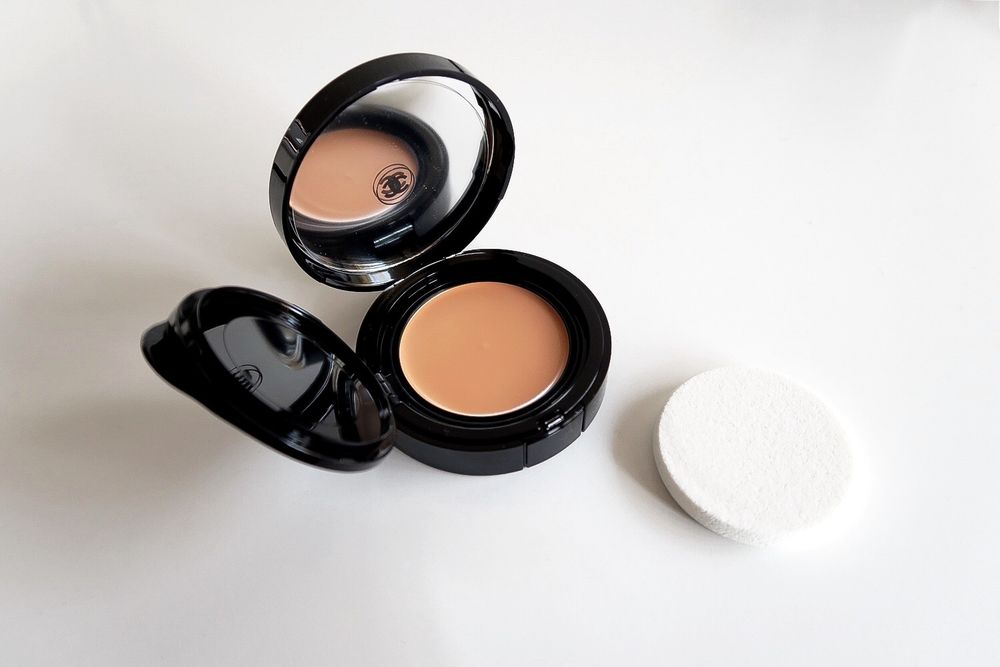 Base Compacta em Creme CHANEL Vitalumière Aqua FPS 15