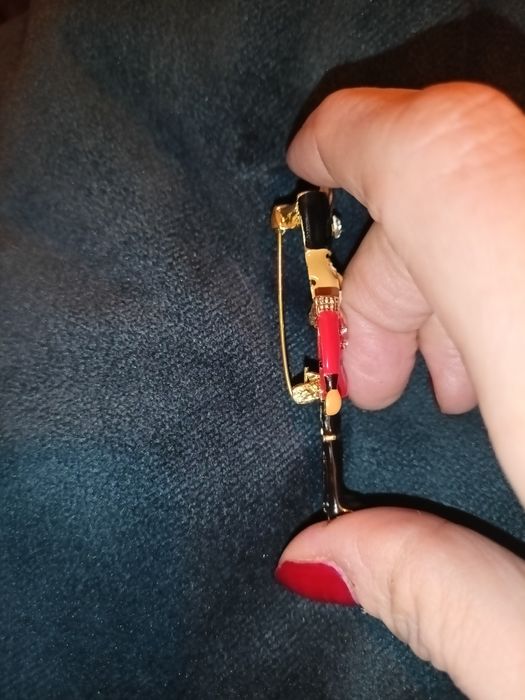 Oryginalna broszka dziadek do orzechów