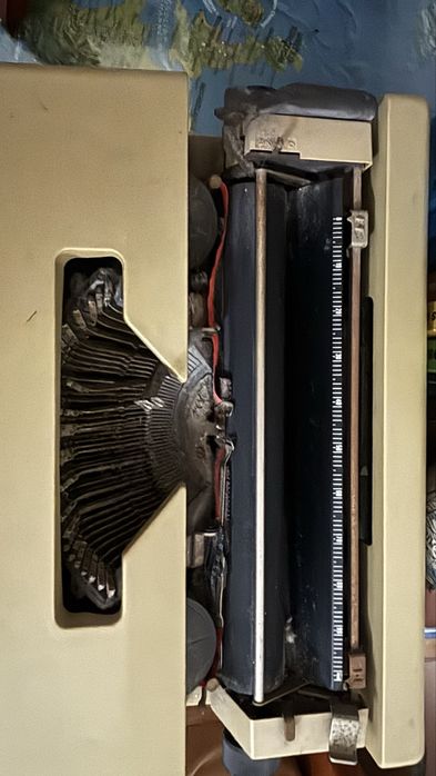 Maquina de escrever antiga Olivetti