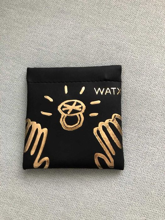 Três elegantes pulseiras WATX