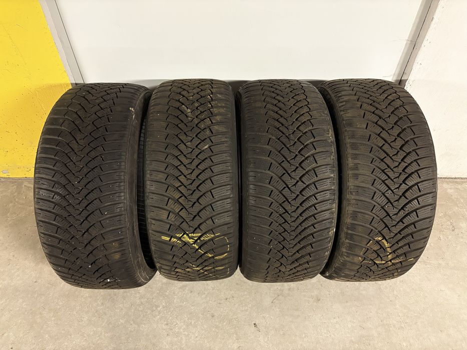 Opony zimowe Falken Eurowinter HS01 215/40/17 8mm