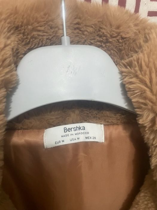 Płaszcz damski pluszowy zimowy Camel Bershka M