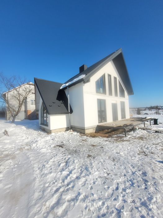 Продаж новозбудованого будинку в затишному місці передмісті Дрогобича