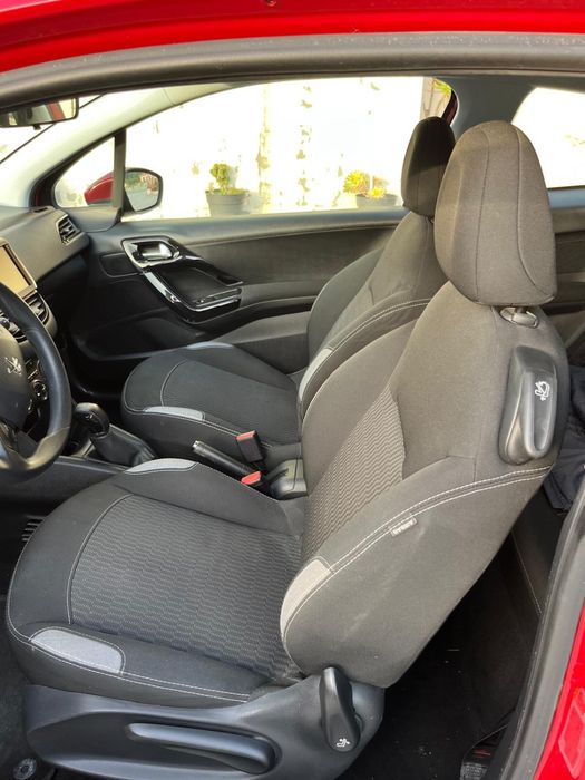 Peugeot 208 1.2 PureTech -78.000 km - Económico e Fiável