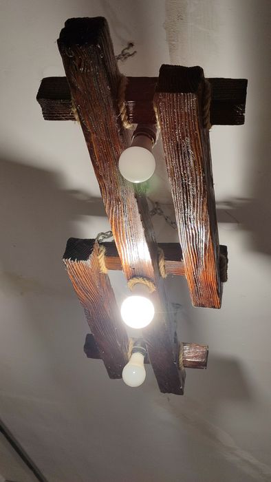 Дерев'яна люстра