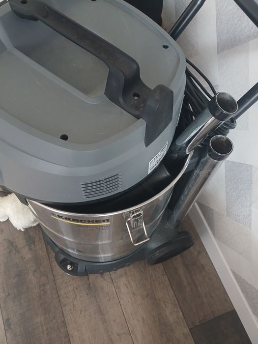 Продам строительный пылесос karcher nt 70/2