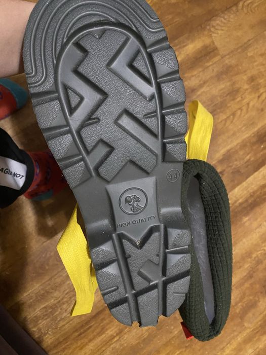 Гумові чоботи 44 р маломірять на 43