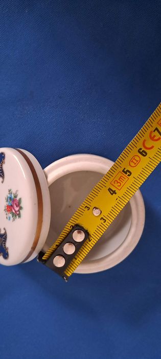 Guarda joias pequenino em fina porcelana