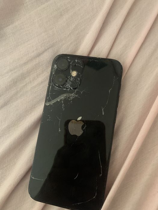 iPhone 12 Mini Vidro Traseiro Partido.