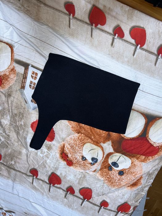 Top preto com uma alça