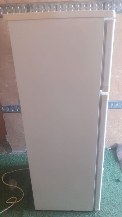 Frigorífico a trabalhar bem