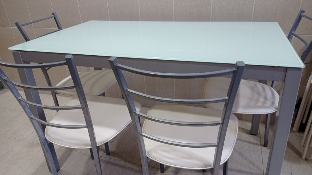 Mesa cozinha + 4 cadeiras
