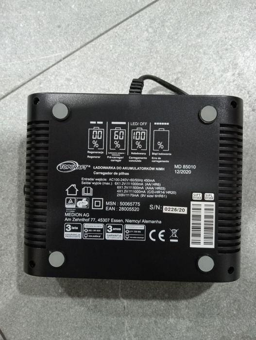 0. Carregador de pilhas (como novo)