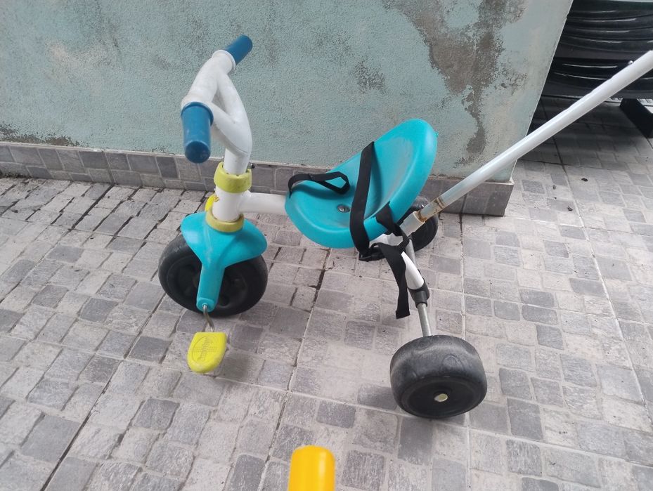 Triciclo com pedais