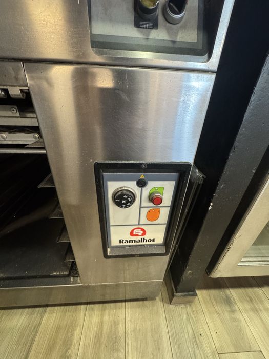 Forno Ramalho em muito bom estado.