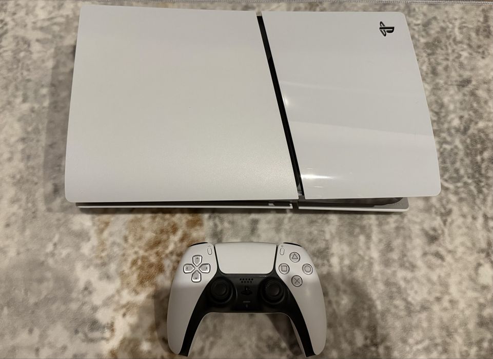PS5 Edição Especial + Unidade de Disco Oficial (upgrade comprado à parte) + Comando DualSense