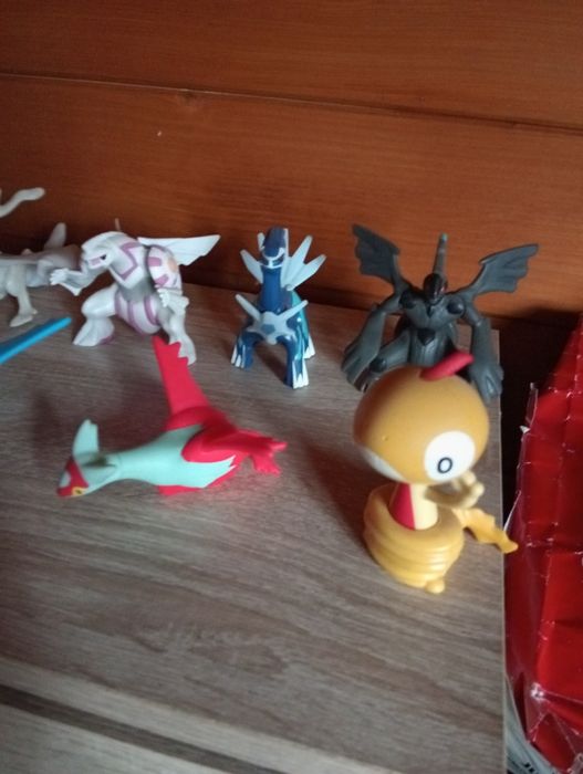 Coleção Pokémon lendários e normais