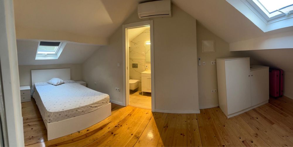 Alugo quarto com casa de banho