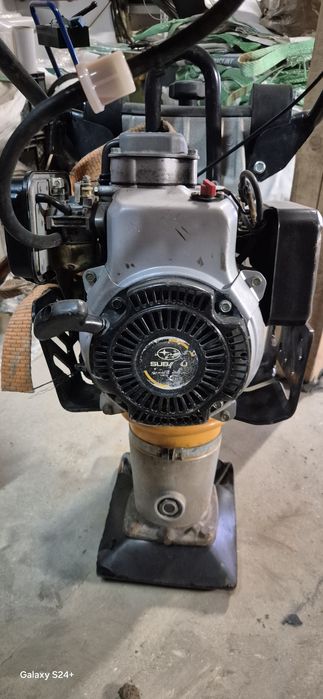 Skoczek, stopa Enar, zagęszczarka. Netto 3750.