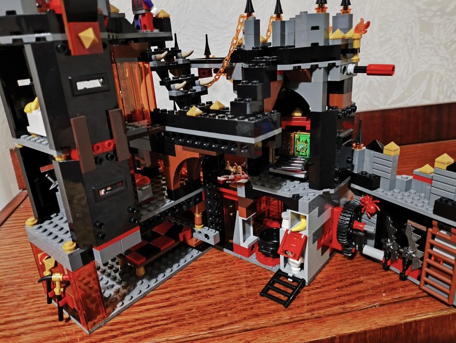 Конструктор Lego Nexo Knights 70323 Jestro's Volcano lair.
На 1186 дет