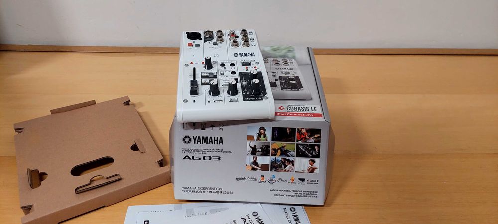 Mesa de Mistura Yamaha AG03 como nova, com caixa