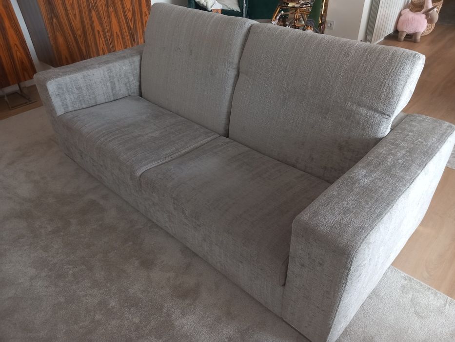 URGENTE - Sofá de 3 lugares de alta qualidade. Como novo!