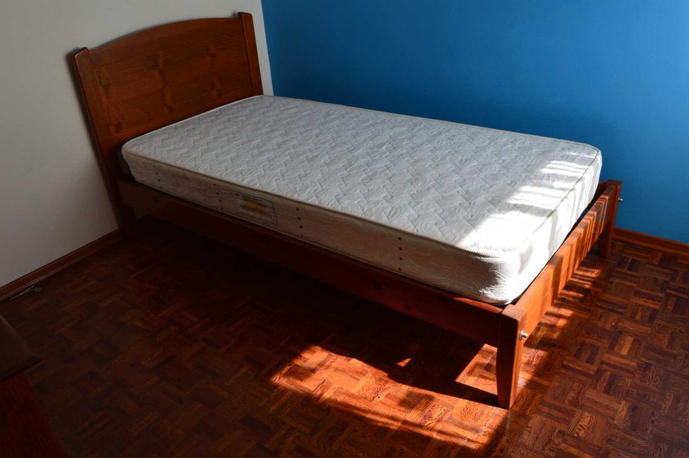 Cama  pinho mel  com colchão