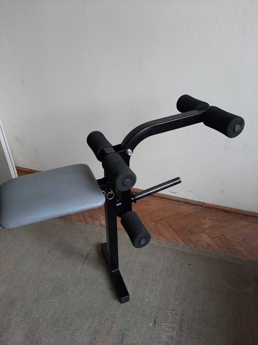 Zestaw kulturystyczny do treningu domowego: ławeczka, sztanga, hantle