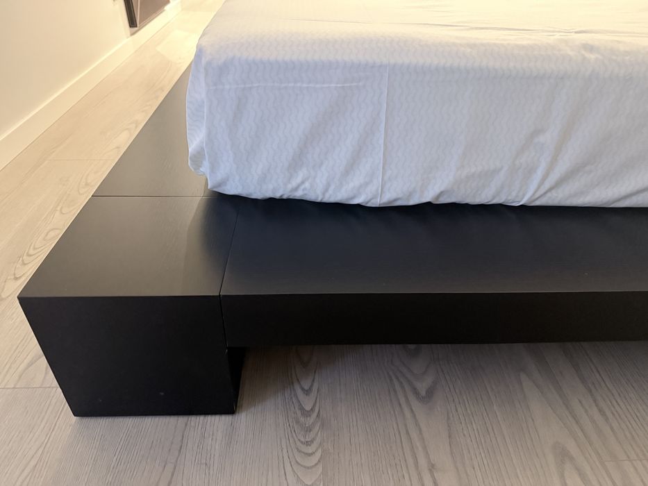 Cama de casal + mesas de cabeceira + colchão