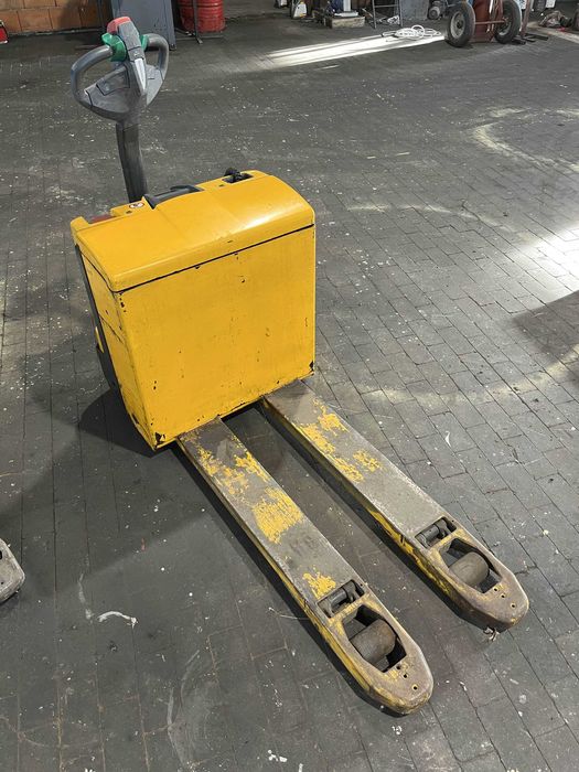 Paleciak elektryczny ręczny Jungheinrich EJE 119