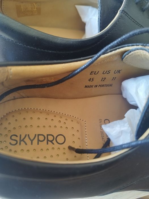 Sapatos de homem Skypro novos tam 45