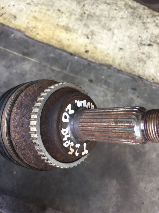 Полуось привід шрус привод Toyota Avensis T25 2.0 DIESEL ЛІВА КОРОТКА