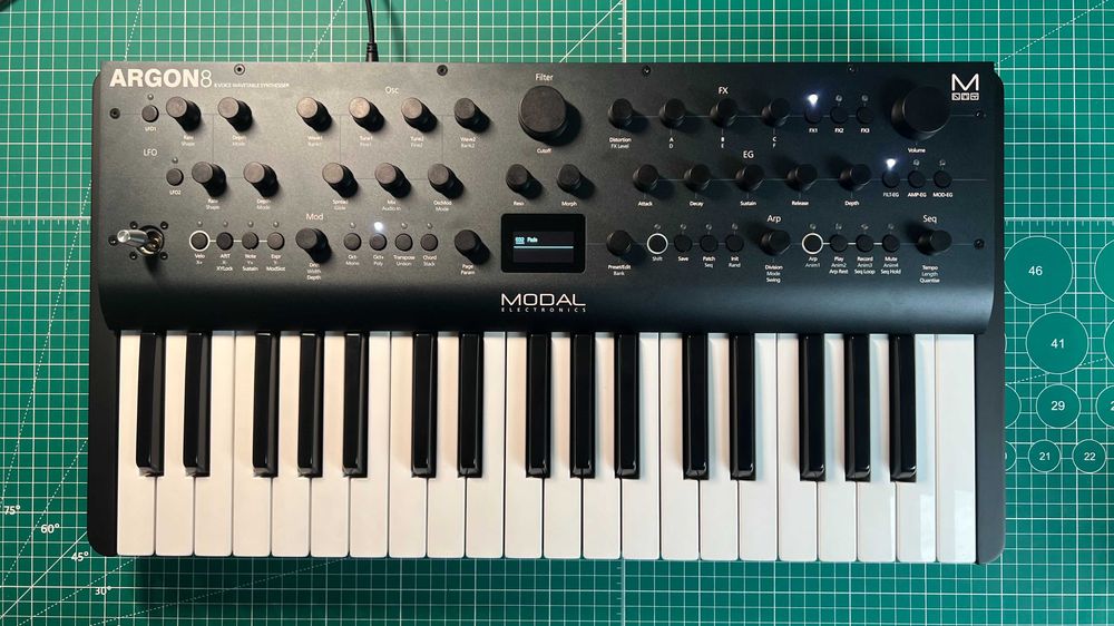 Modal Argon 8 – syntezator wavetable