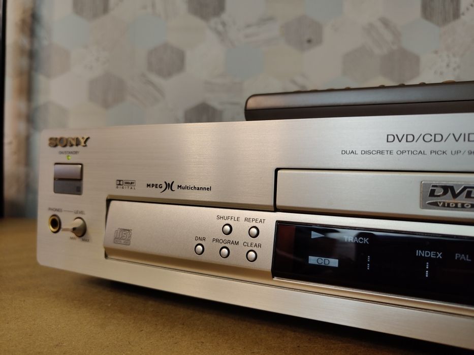 Odtwarzacz DVD CD Sony DVD-S715 z pilotem złoty
