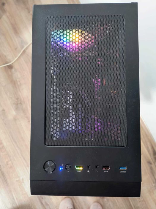 Komputer stacjonarny do gier – i5 / RX 570 / 16 GB RAM / SSD / RGB