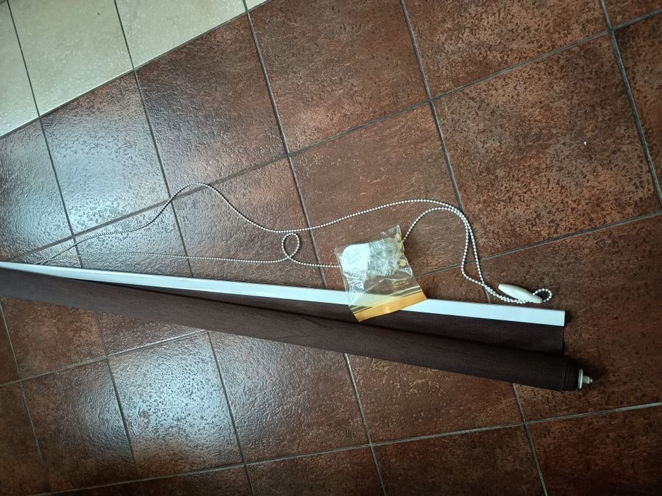 Gruba, zaciemniająca roleta