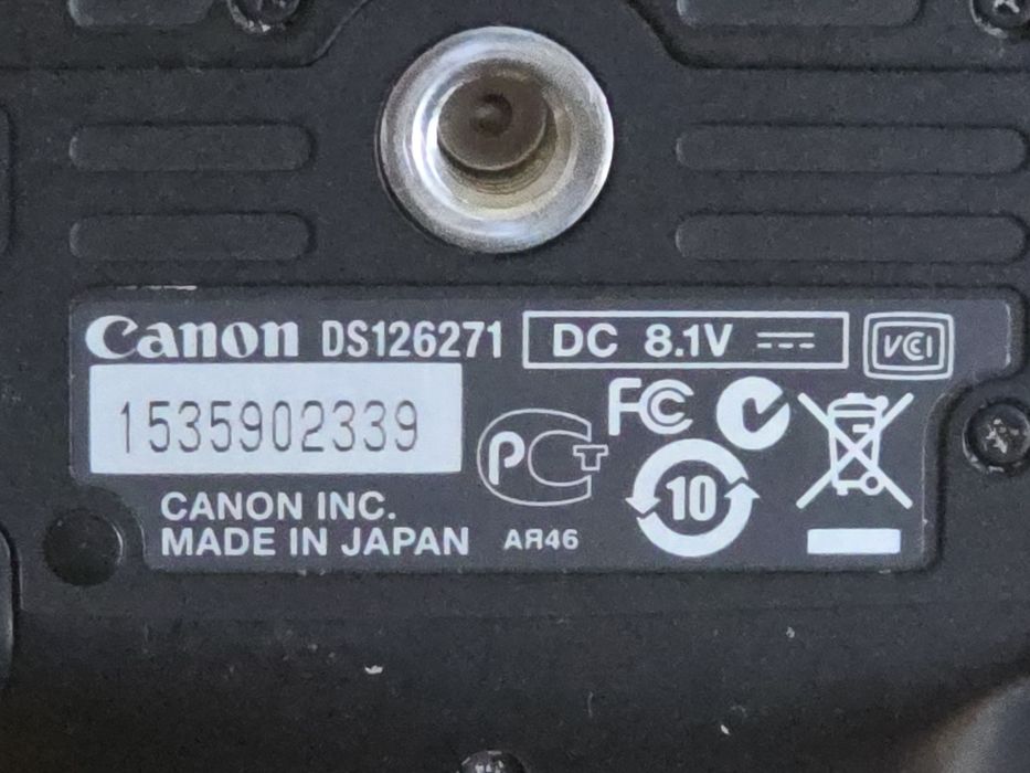Canon EOS 550D EF-S 15 18-55 IS Kit