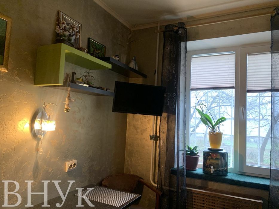 Продам 2-кімнатну квартиру з ремонтом та меблями