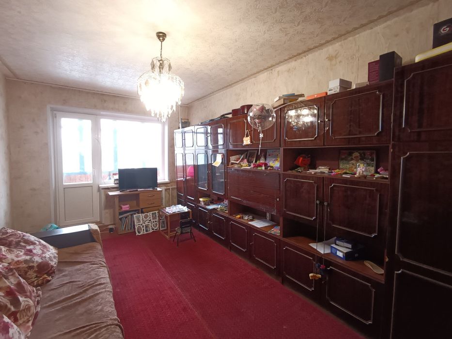 Продам 3 -х комнатную квартиру на Ласточке в самом центре.