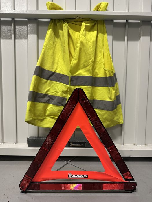 Conjunto colete + triângulo