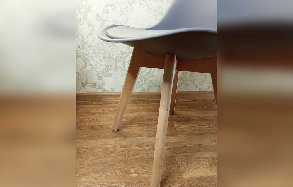 Стул серый кухонный на деревянных ножках / Крісло кухонне, стілець