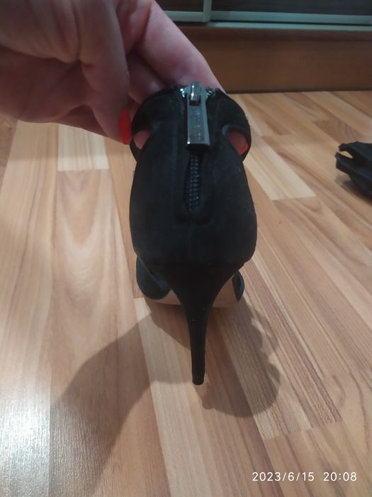 Жіночі туфлі з відкритим носком