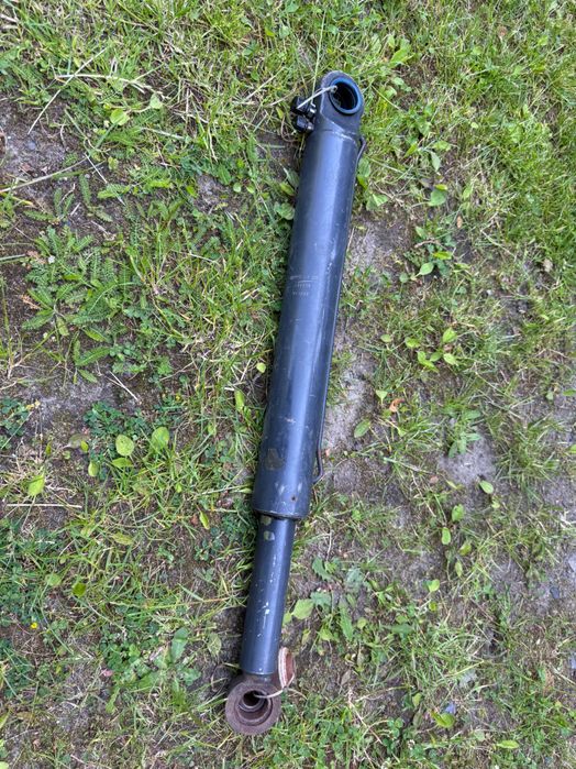 Siłownik podnoszenia kabiny Scania