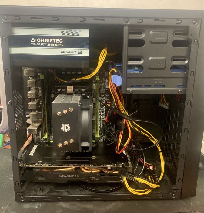 Бюджетний ігровой пк - intel e5 2689 -/ rx580 / ssd  256 nvme